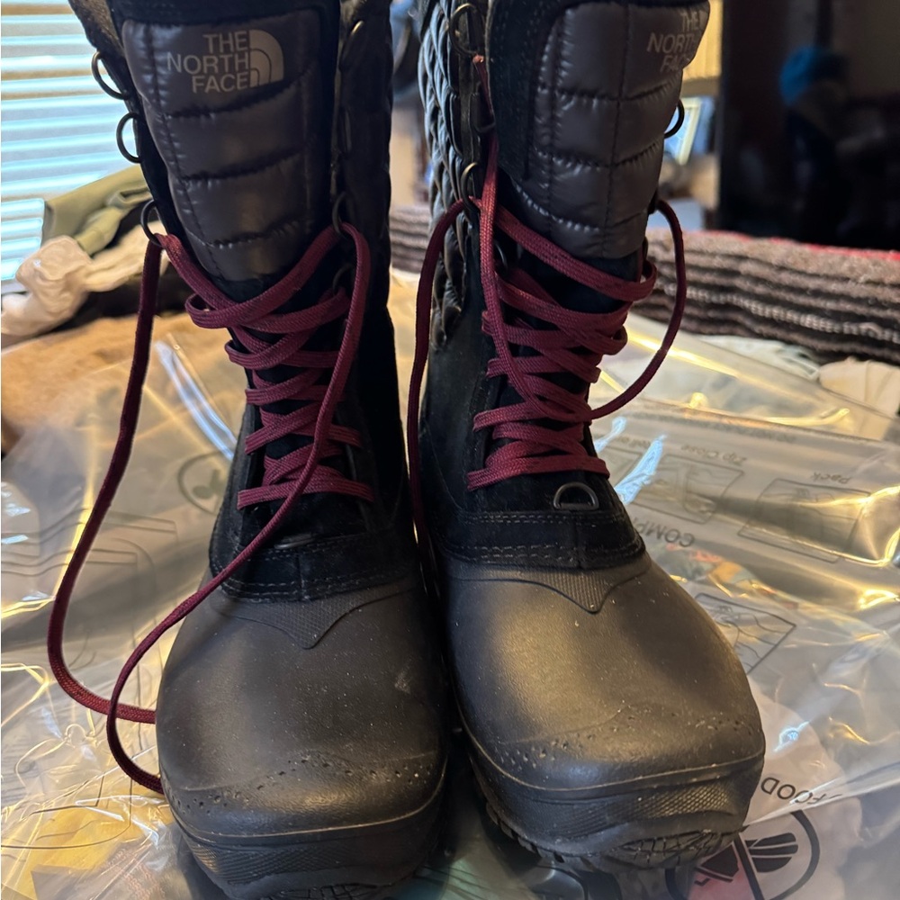 The North Face Women's Black and Burgundy Winter Boots